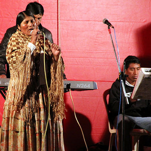 Manuela Catachura singing